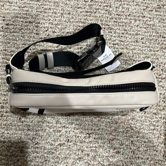 Coach Edge Belt Bag In Signature Canvas 2339 - Picture 5 of 6